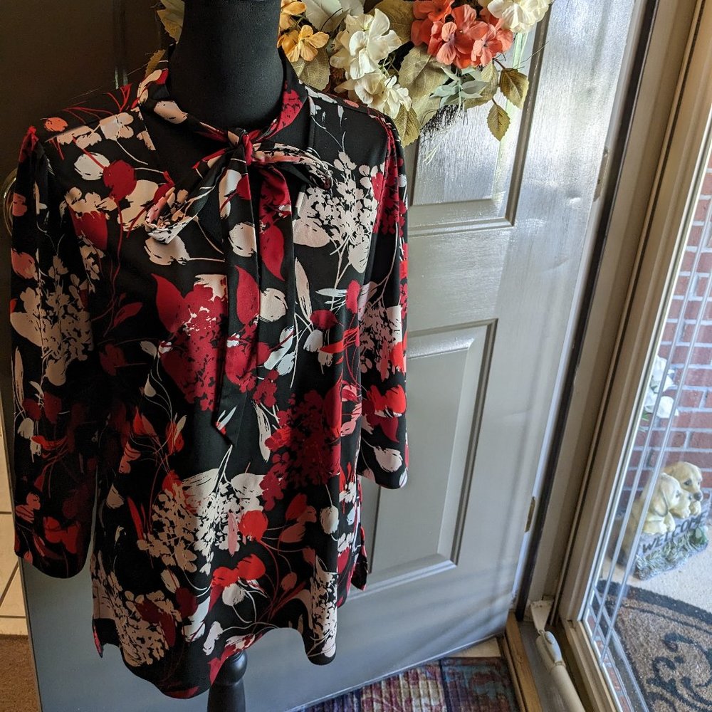 Worthington Women’s Red Black Floral V-Neck Neck Tie 3/4 Sleeve Top Size L